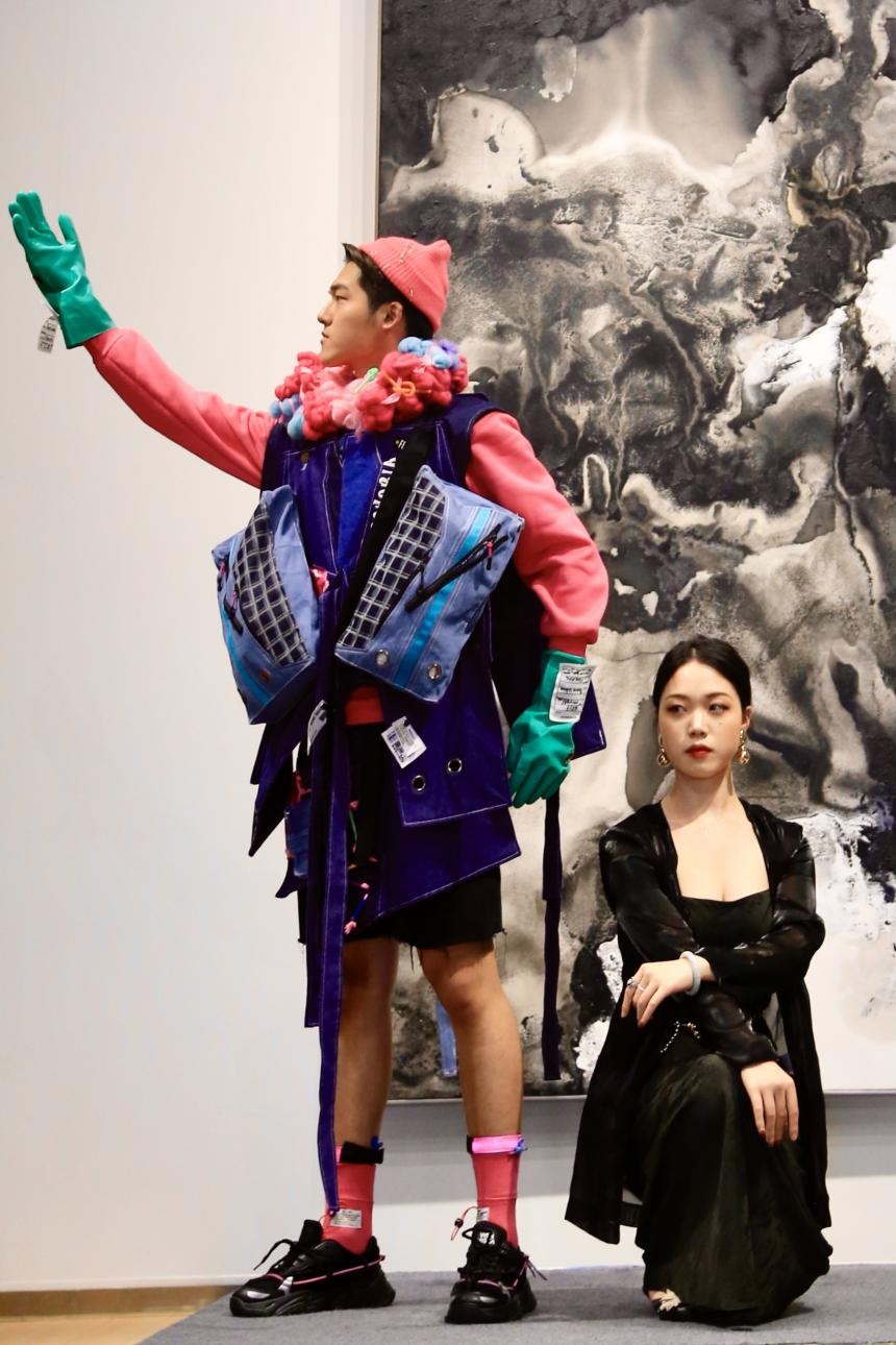 “最美美术馆”遇见“最美服装秀”江汉大学STYLE SHOW项目式教学成果展首秀圆满举行