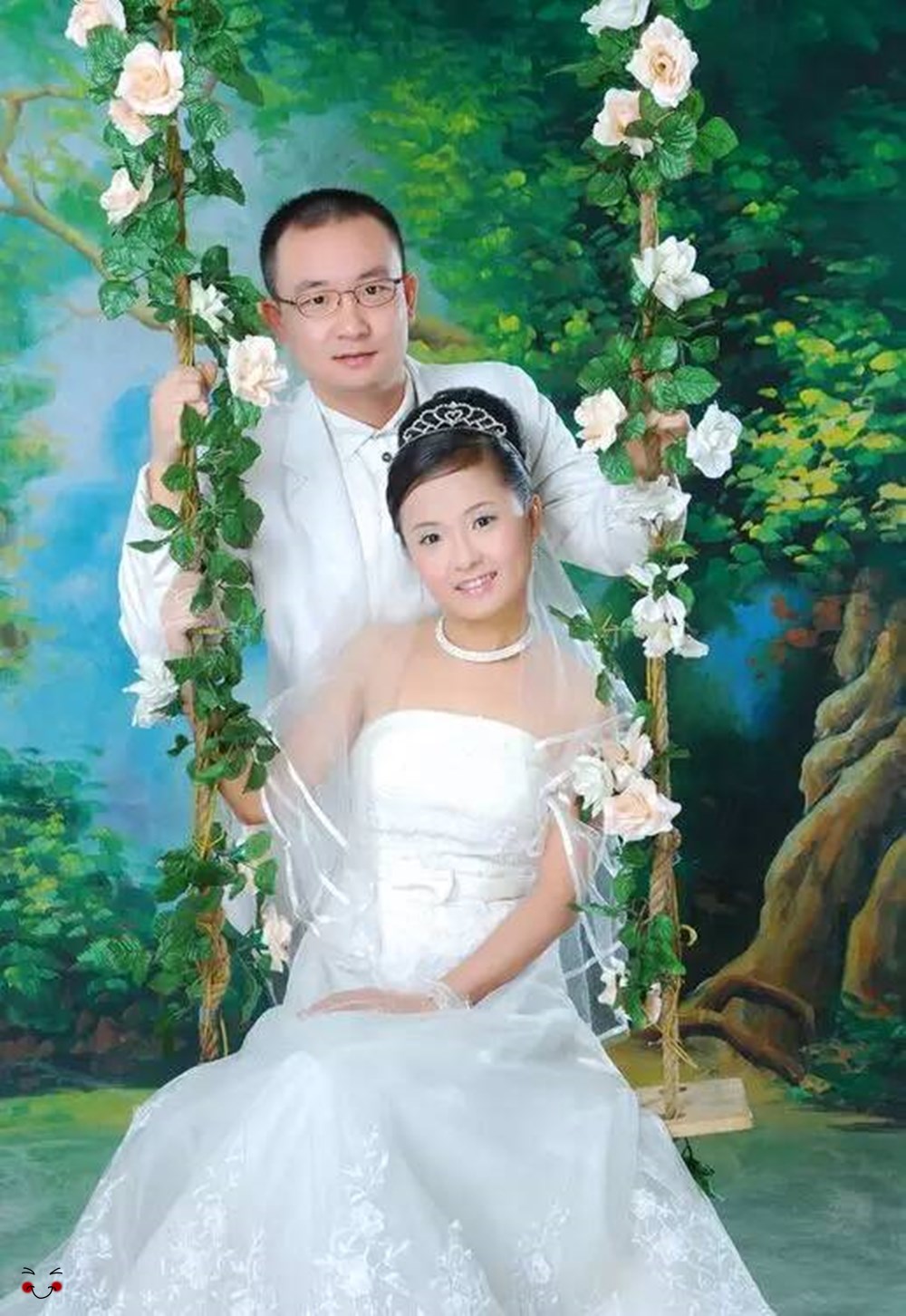 80年代婚纱照保守，90年代浓浓“影楼风”，你最钟意哪款婚纱照？