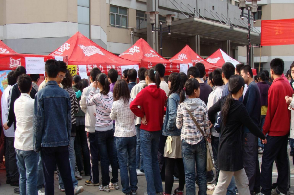 大学生到底要不要兼职？学业为重还是勤工俭学，别“毁”了前途