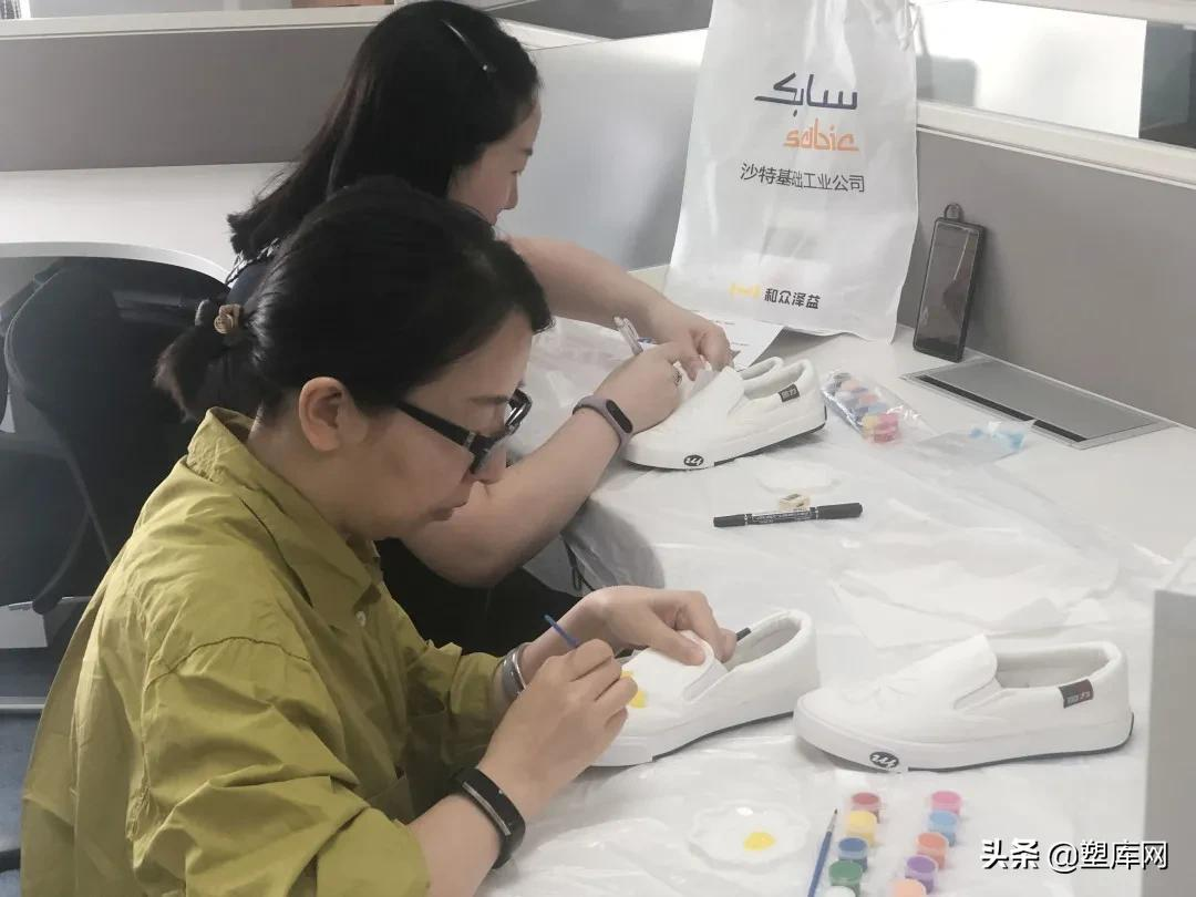 一双帆布鞋的温暖约定