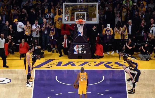 为什么nba都要击掌(NBA球员罚球时，第一罚也不用抢篮板，为何还要在两边站球员？)