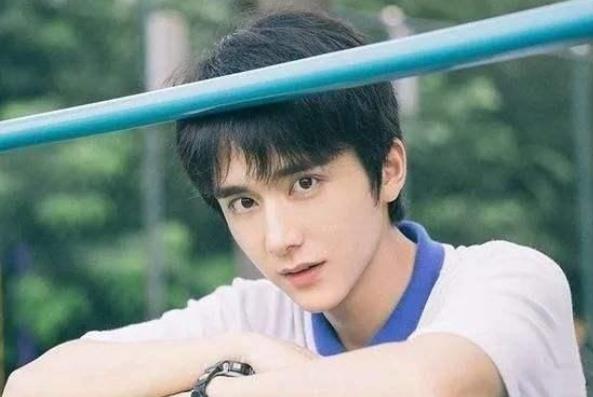 时代少年团刘耀文，陷入“升学”风波，被调侃巴蜀中学一日游