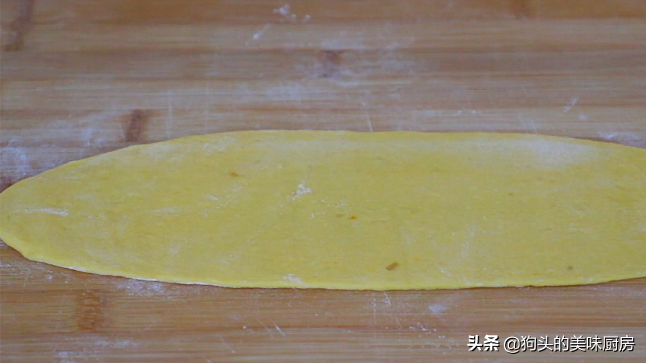 一块南瓜2个鸡蛋，不同烤箱不用蒸，教你做出金黄又蓬松的面包