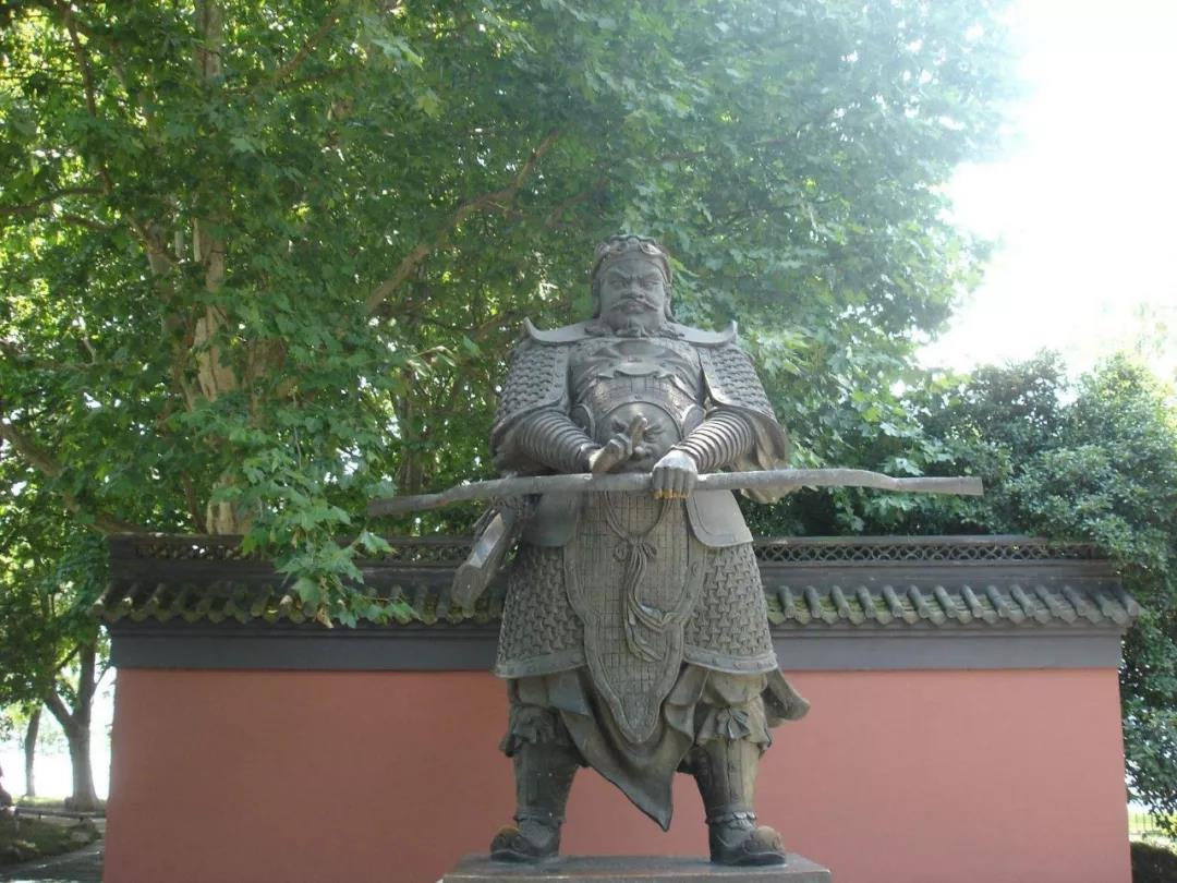 金庸家的海宁查氏很有名，但跟这个家族比起来还相差很远