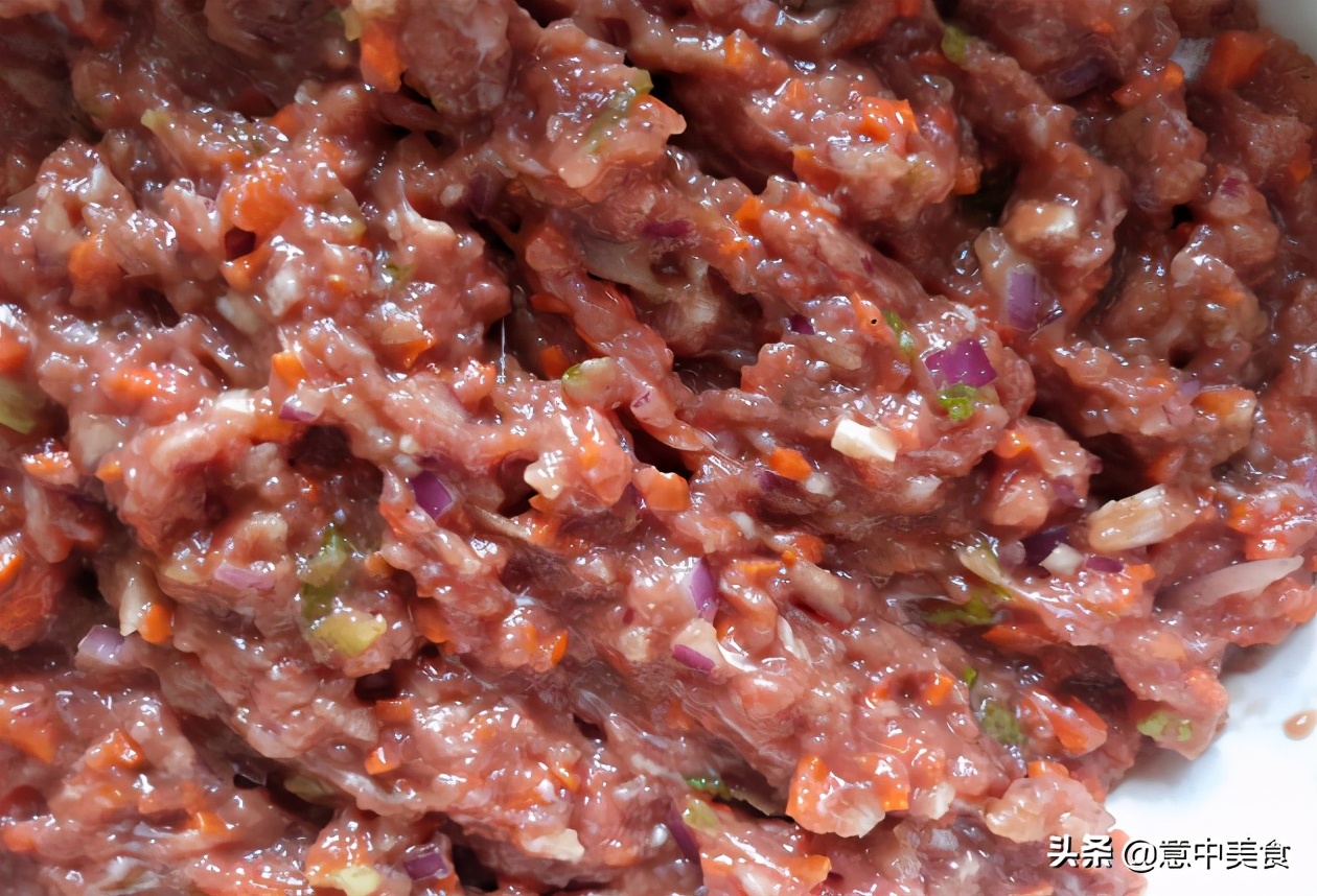 牛肉丸这样做，筋道可口，入味Q弹，是火锅的标配，适合冬季食用
