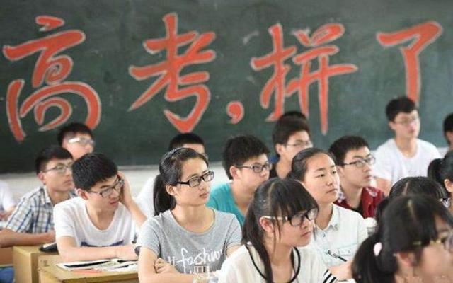 高考能不能比模拟成绩高，高三老师道出真相，听到解释后放心了