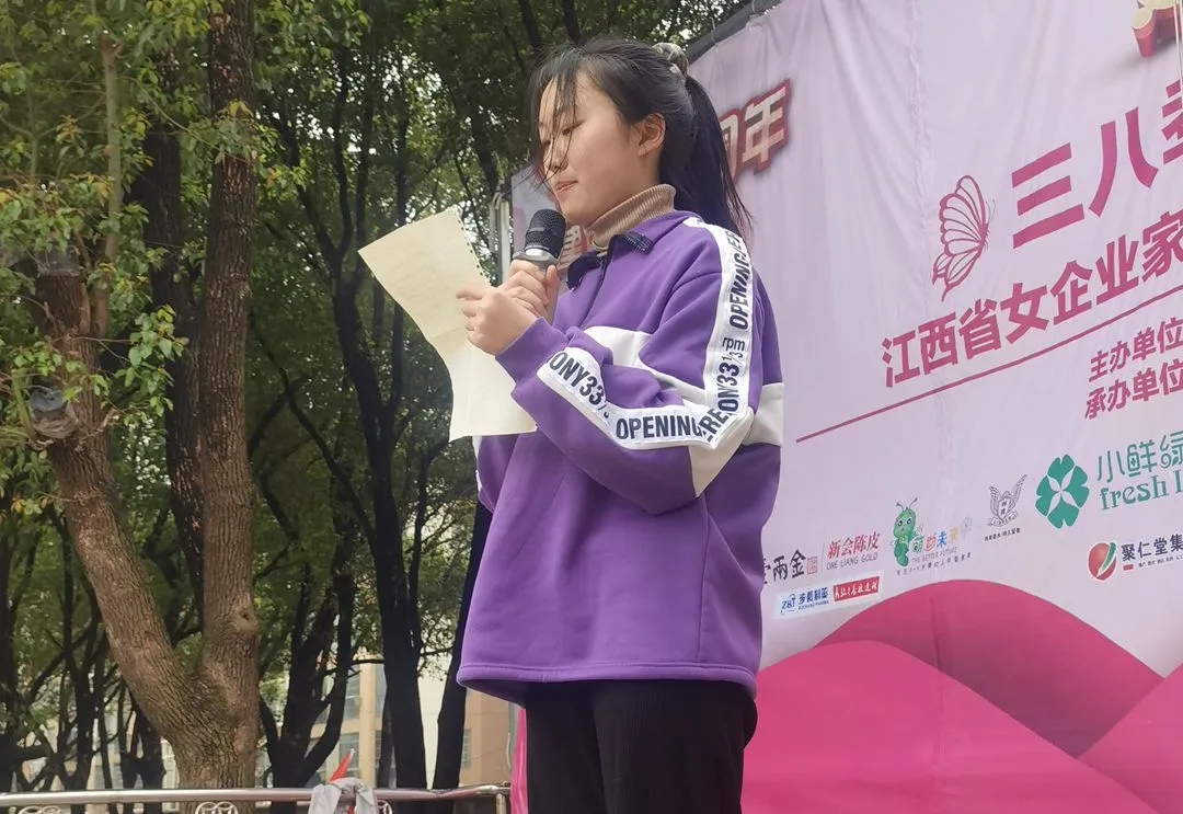 南昌现代外国语学校高三年级一模考试表彰大会