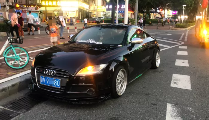 粤B兰博基尼飓风跑来珠海炸街，频发抖音被举报！交警全市布控！