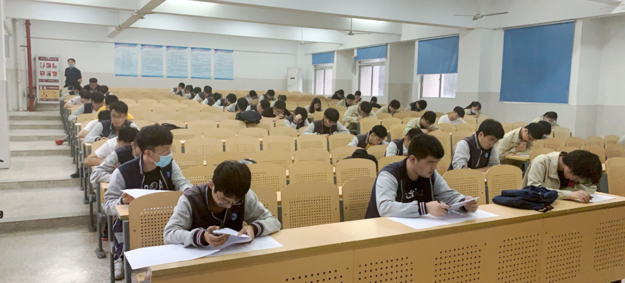 近800名高一新生欲走捷径，结果被退回职高，聪明反被聪明误