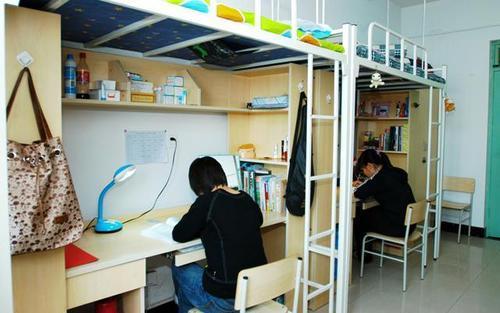 四川一大学女寝火了，6个人建多个群，网友调侃现实版“甄嬛传”