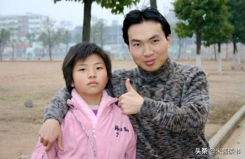 23年前，打工挣学费，带着妹妹上大学的河南男孩，如今怎样