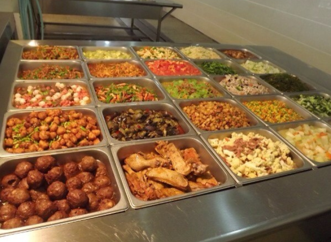 某大学“阴间食堂”火了，如同在墓地用餐，学生：艺术不能接地府