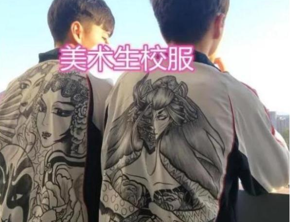 中学生对校服下手了，设计改版花样百出，家长看了忍不住想打人
