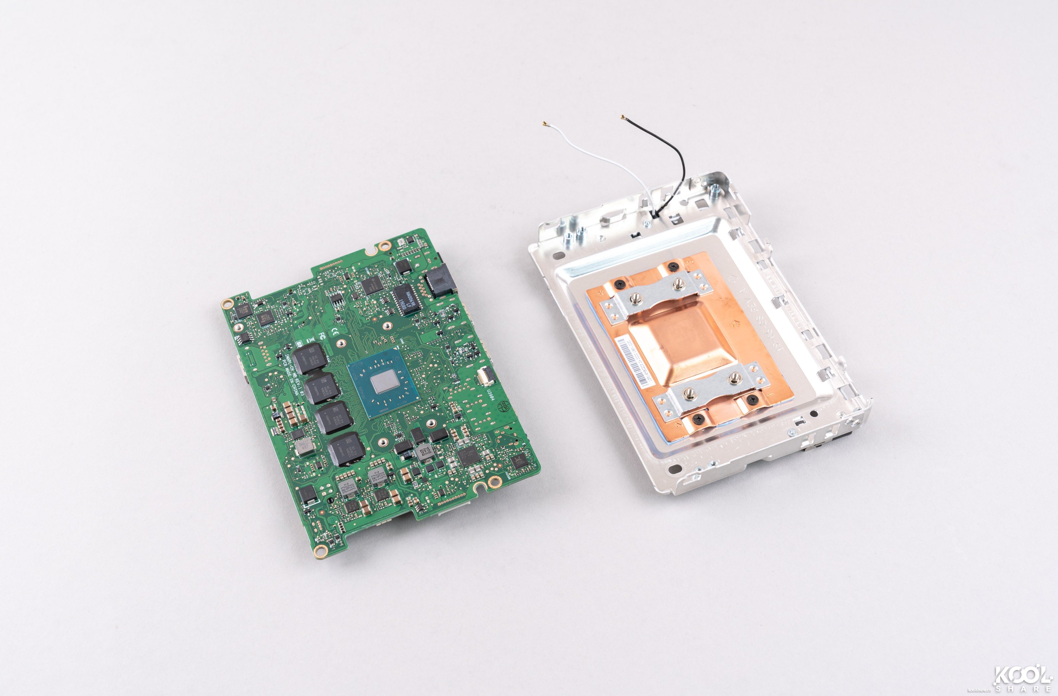 Intel NUC8CHK Chaco Canyon 开箱拆解评测