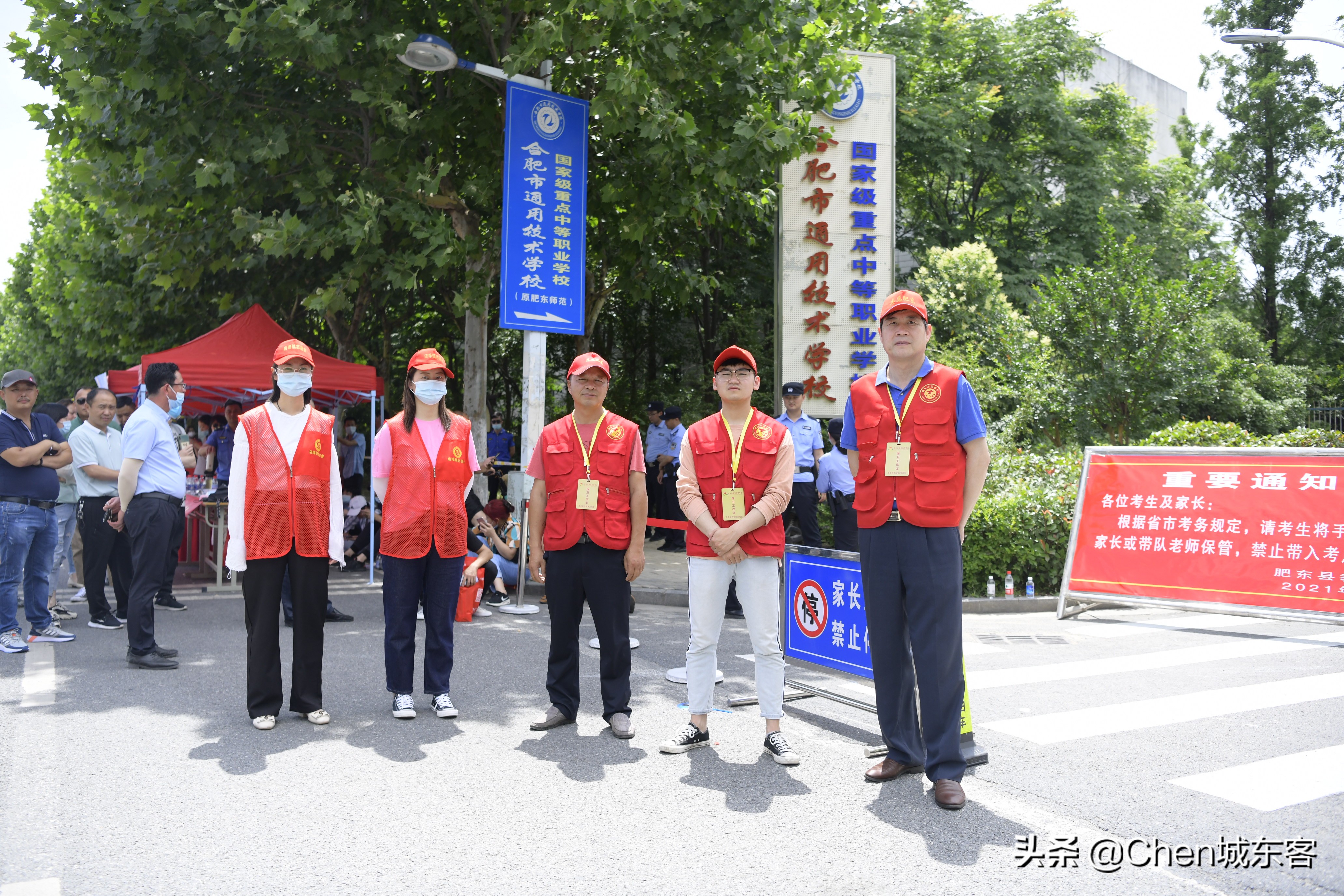 助力高考志愿服务｜肥东七个考点校周边那道亮红风景线