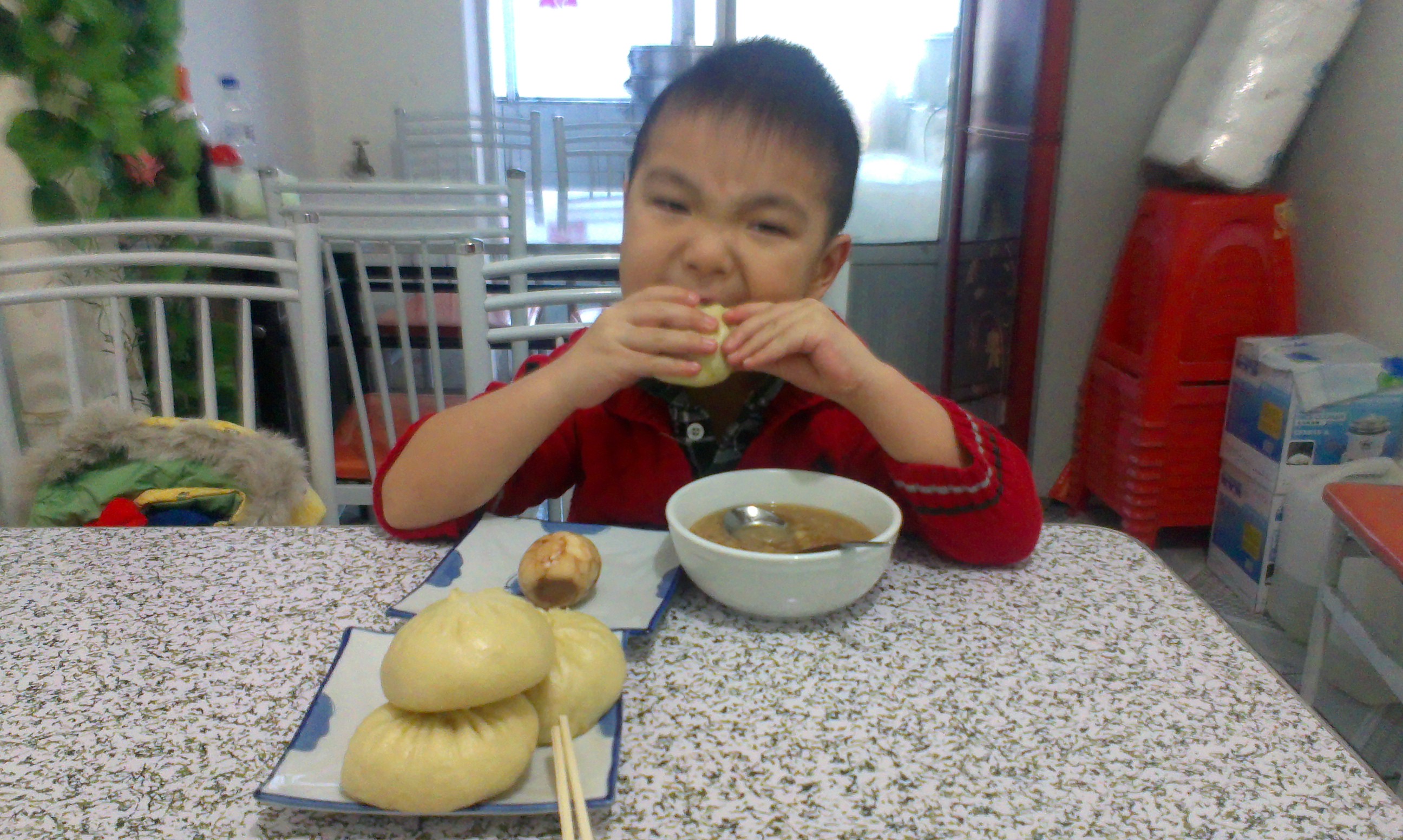 我们的学校英语作文（小学英语双语作文）