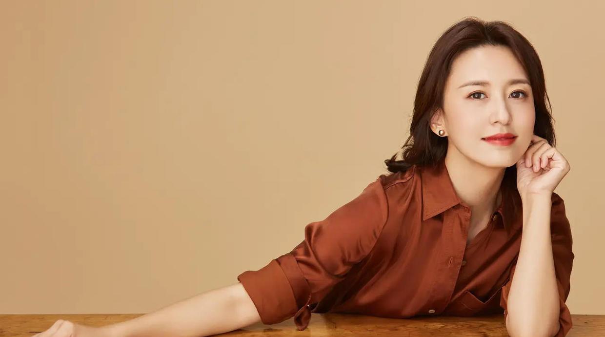 央視10大美女主持人，個(gè)個(gè)才貌雙全，董卿知性，海霞端莊