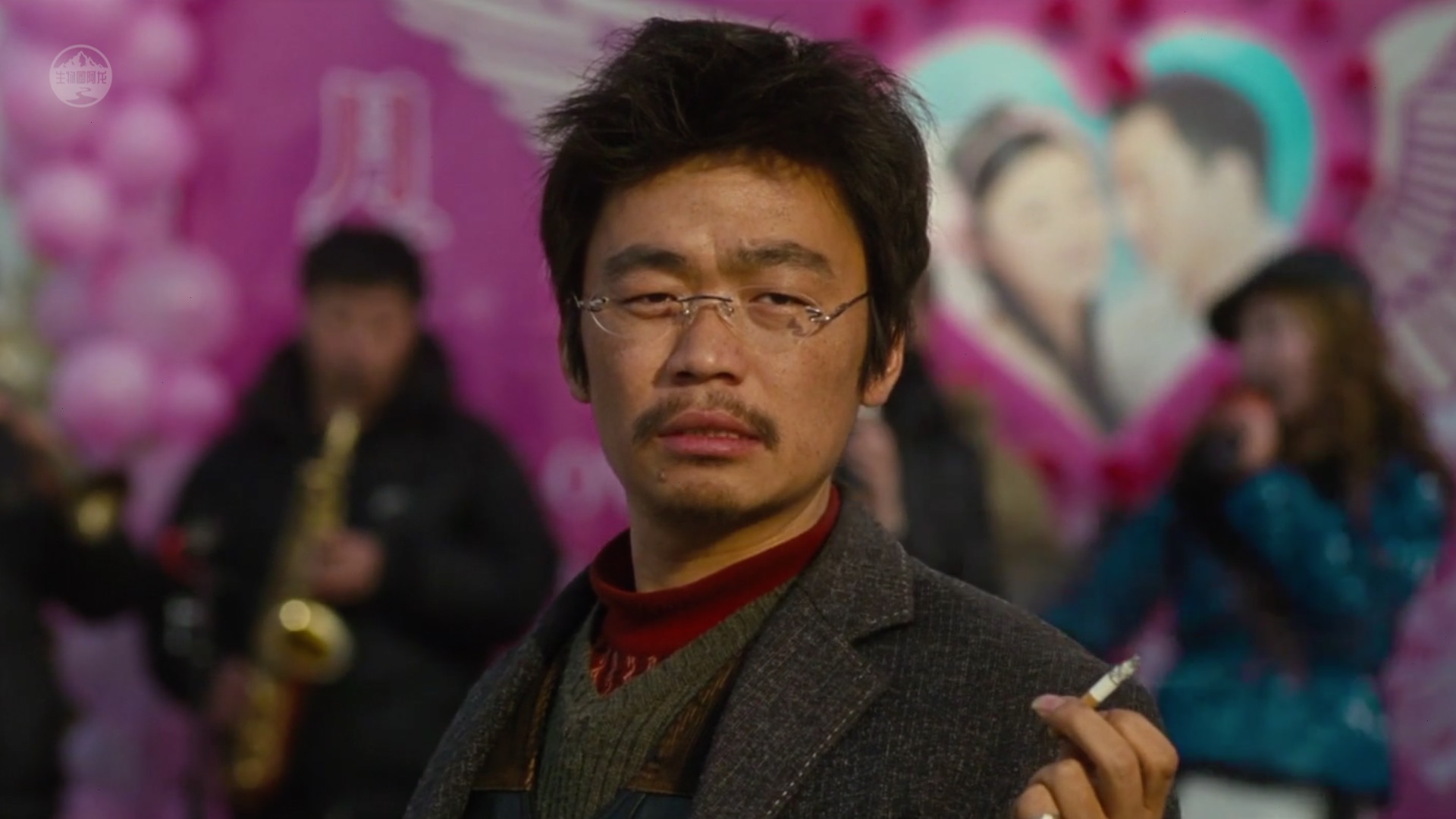 男人的胡子大有用处！有智慧的男人把胡子做成了广告牌