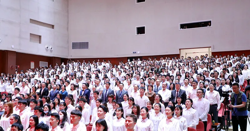 点燃爱国热情！成都文理学院用主题音乐党课，献礼建党100周年