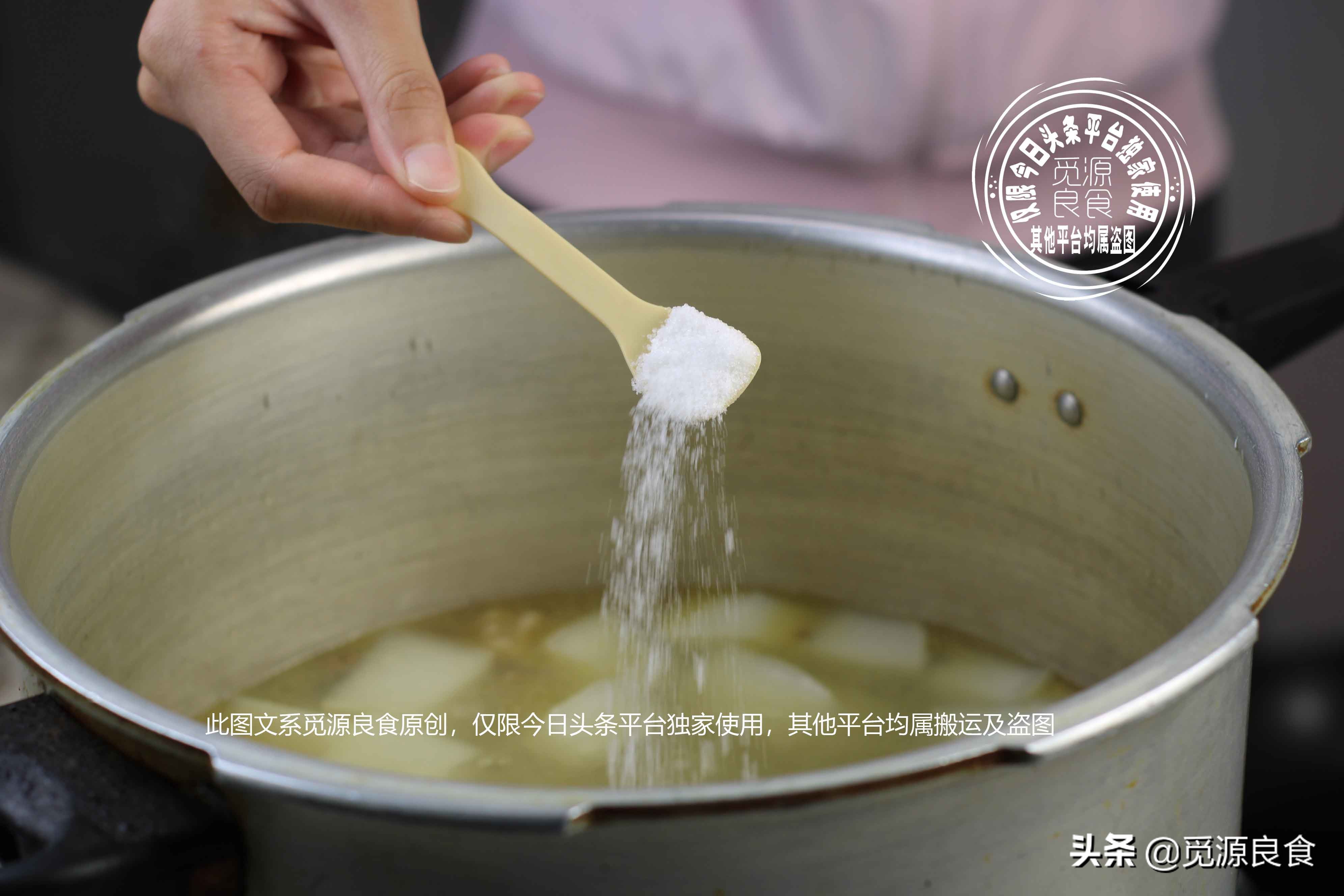 牛腩蘿蔔湯没有饭店做的好吃，可能第一步就错了，这样做吃着才香