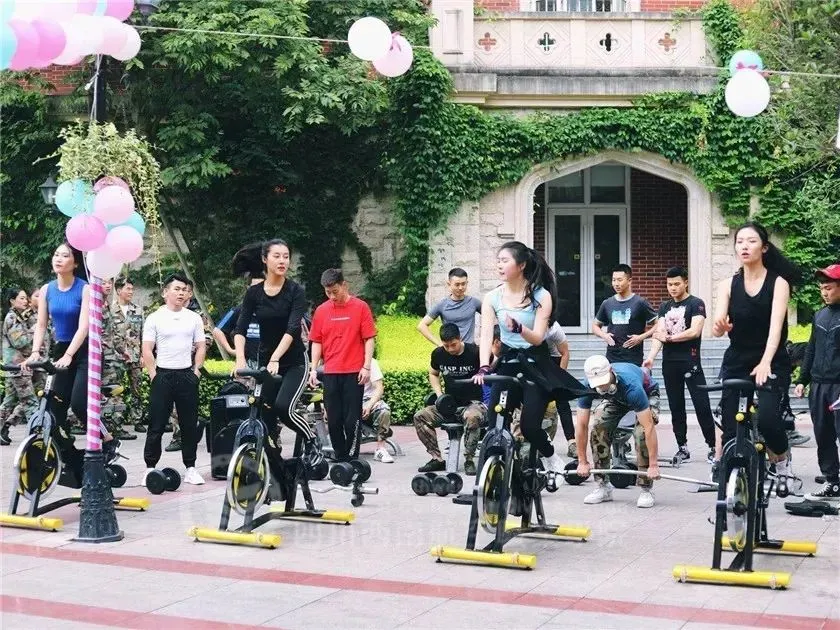 金堂一高校被誉为“四川最美大学”，民航类专业非常有优势