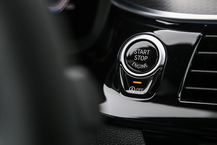 M5最害怕的亲兄弟？试驾宝马M550i xDrive
