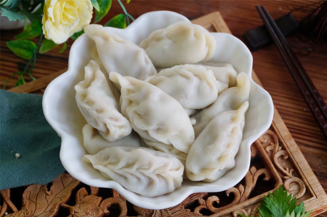 牛肉馅饺子怎么调馅？忌放1样调料，多加1样料水，不腻不膻，贼香