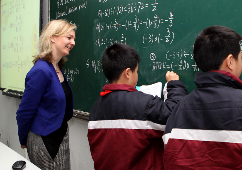 “民转公”时代到来，在职教师直接获得公办编制？教育部回应来了