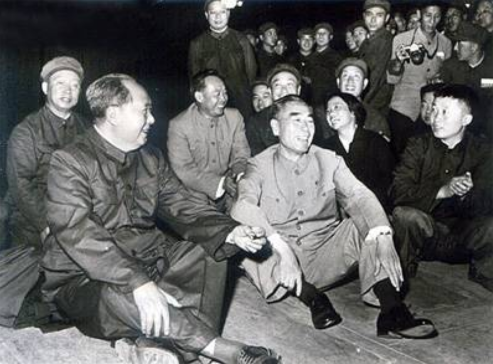穷会计突然变富裕，被怀疑是贪污犯，他无奈承认：我是毛主席堂弟