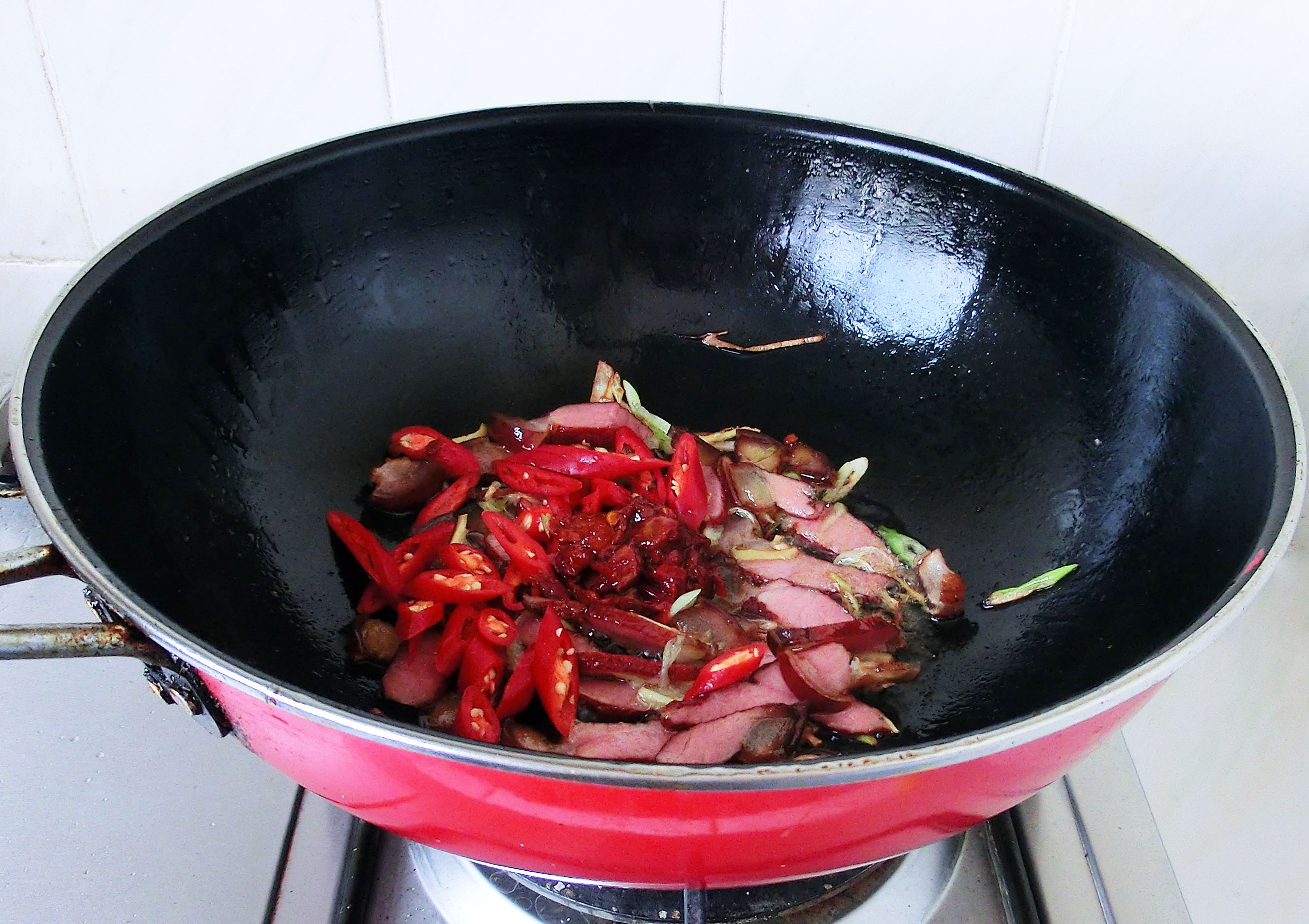 干茶树菇冷水泡还是热水泡？饭店的鲜香劲道，原来大厨是这样做的