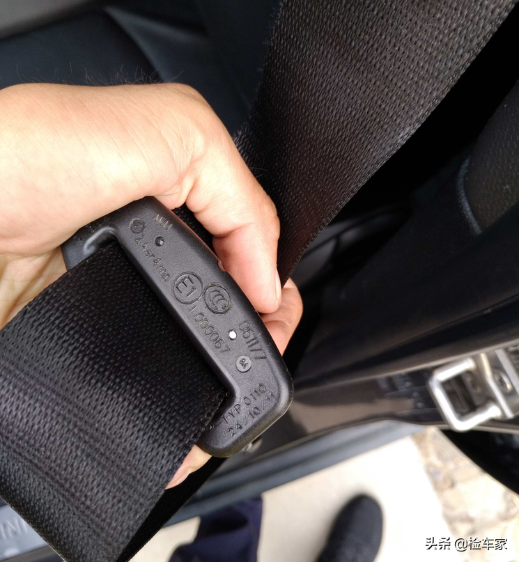 报价12万的宝马MINI，举起底盘吓一跳，一部件托底变形