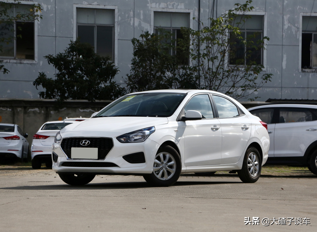 三厢合资小轿车，既省油又皮实，4.99万就能买，现代瑞纳怎么样？
