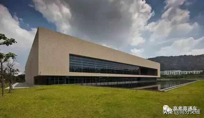 泡一整天都不够！国内那些美炸天的大学图书馆，你去过几个？