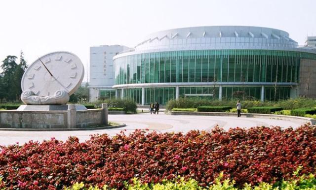 南京理工大学和武汉理工大学在最新排行榜上表现，谁厉害一些？