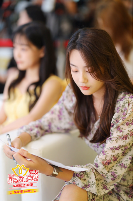 “2020狐友国民校草大赛”决出20强“金牌经纪人”霍汶希任评委大赞选手“上镜都很好看”