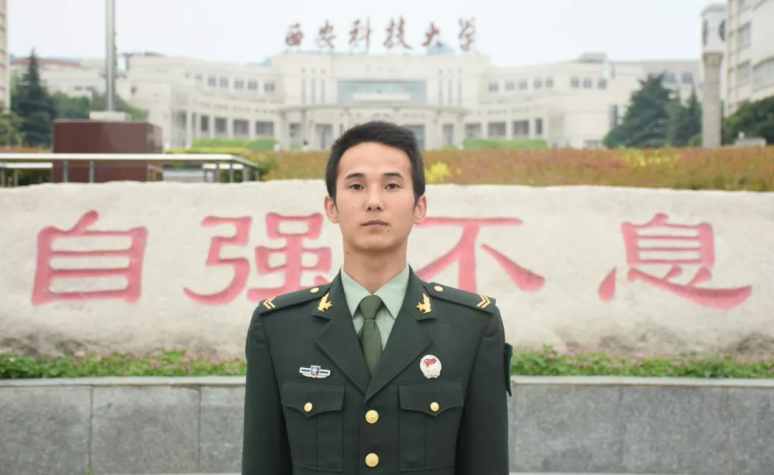 特种兵哥哥、部队美女主持，这5位