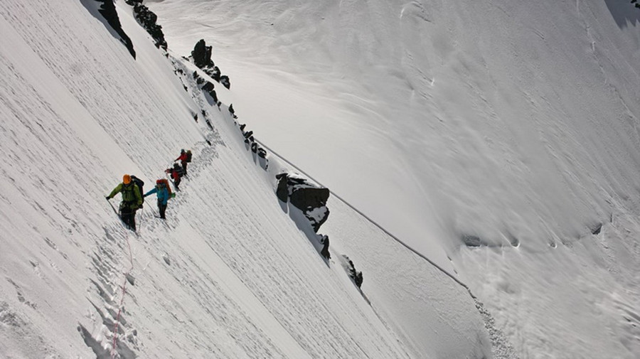 1991年，17人挑战梅里雪山，一夜之间全部遇难，日记内容充满诡异