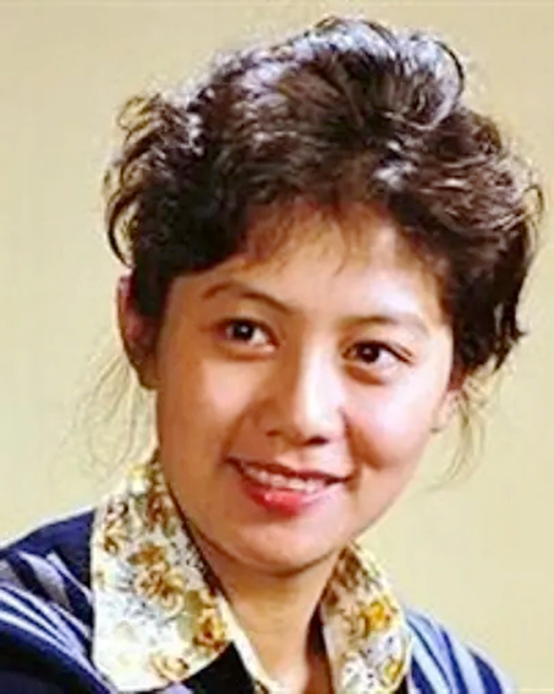 她是80年代长影演员,父母是外国人,可惜57岁早逝,丈夫是梁同裕