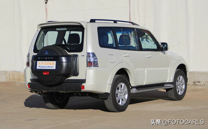 进口三菱帕杰罗3.0L V6实拍，35万起优惠还大，却干不过普拉多？