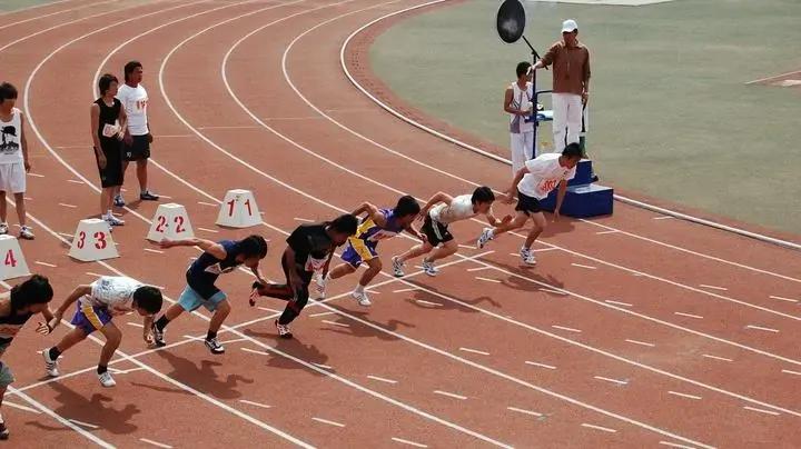 一级运动员跑完100米需要多少秒？如何跑100米？