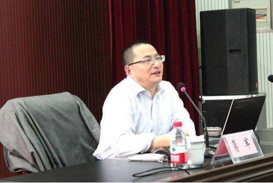 高考结束第一天，葛大爷终于现身，笑着说：不好意思又出难了