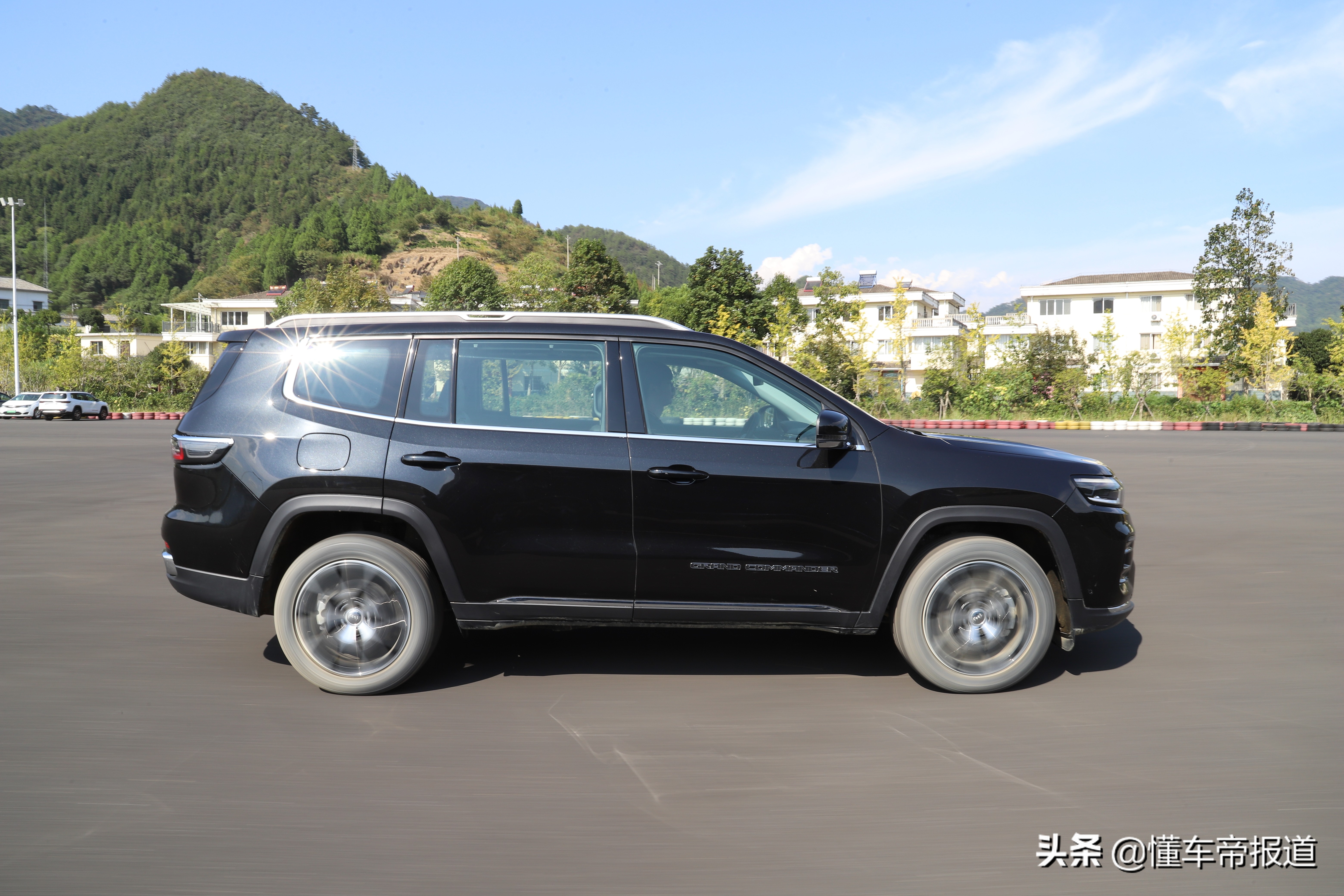 新车｜实力均衡，质感舒适！试驾新款Jeep大指挥官