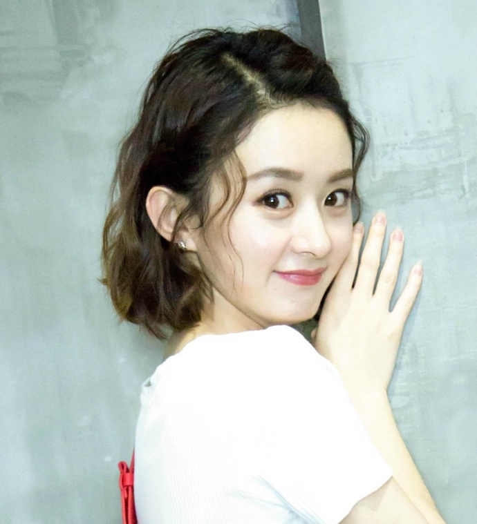 说到蛋蛋卷就不得不联想到可爱,而说到可爱又不得不提到赵丽颖,颖宝的