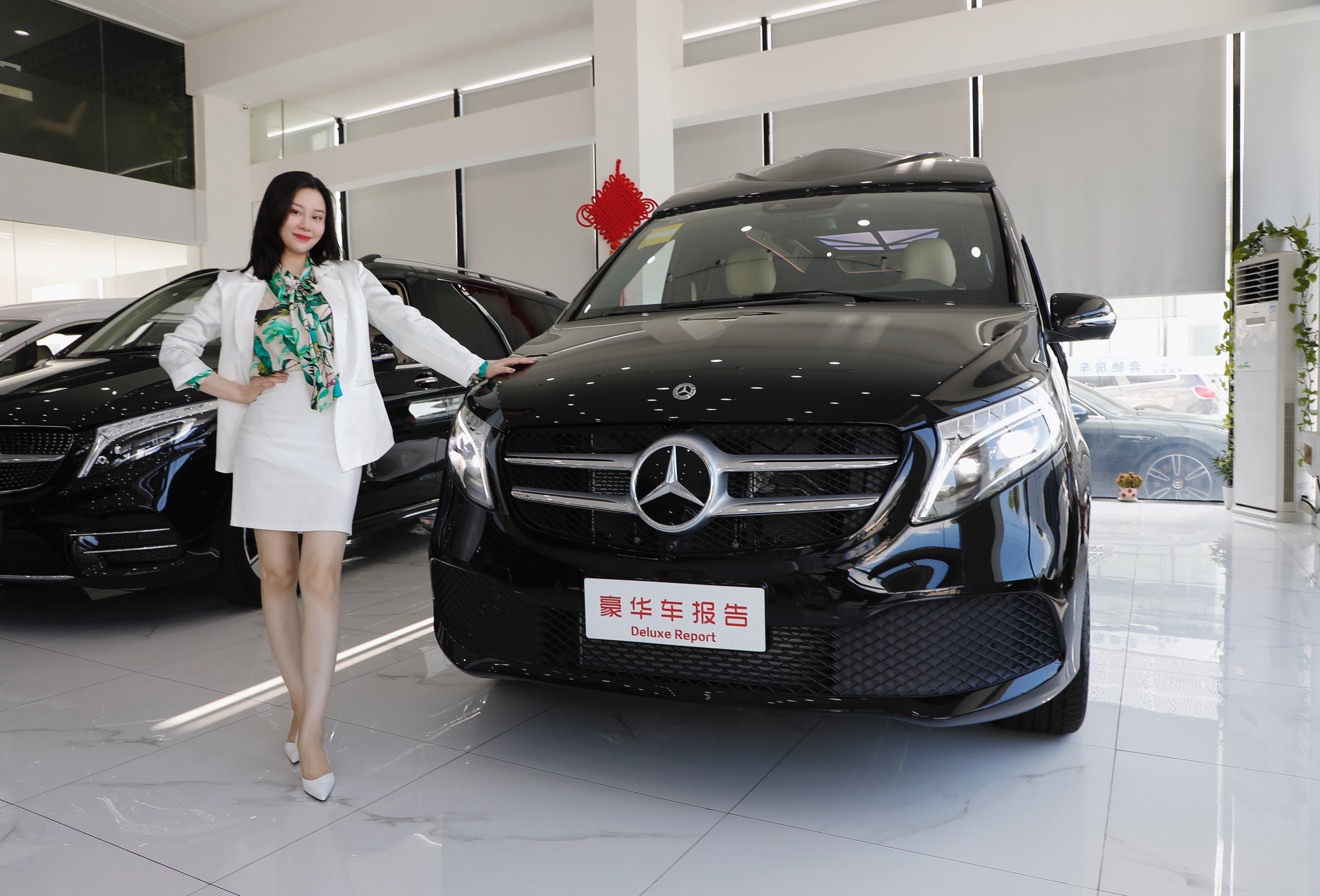配置堪比LM，却比埃尔法还便宜20万！看完这几款奔驰你会选谁？