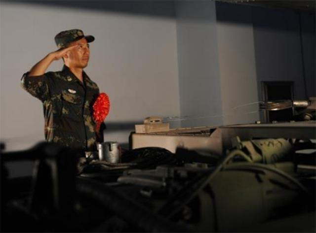 “兵王”王忠心：妻子“笑话”只长胡子不长职位，退役后过得如何