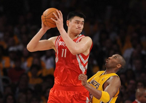 为什么姚明离开nba(为何姚明早早的退役？麦迪爆出实情：他的篮球生涯被一人毁了)