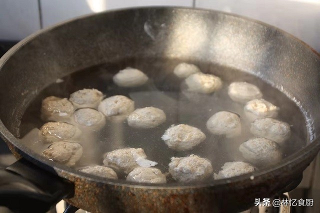 水煮丸子的家常做法（美味简单的清水丸子的烹饪指南）