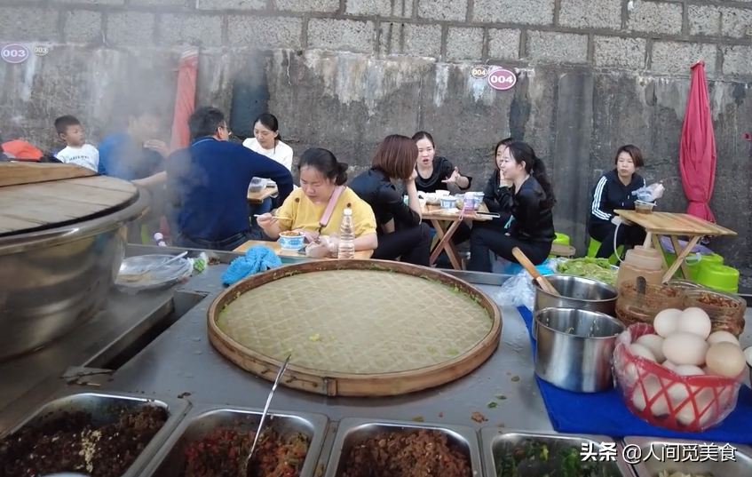 江西大姐路边卖传统小吃，纯手工做了17年，7元1份忙到顾不上吃饭