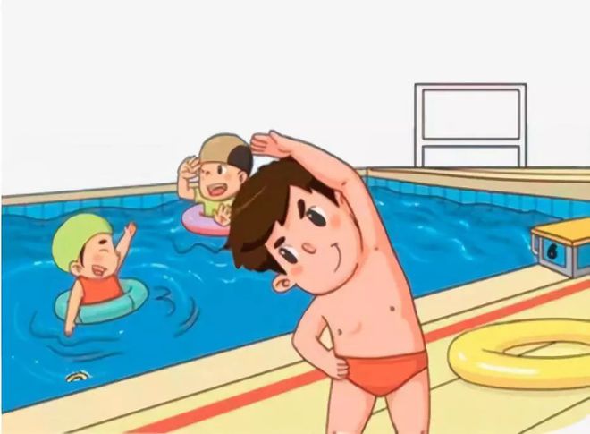 游泳前做好热身运动，避免在水中抽筋，别让孩子着急下水