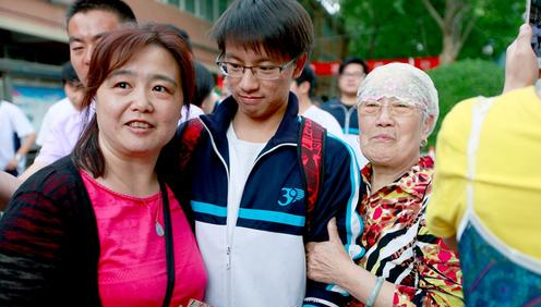 广东：一考生高考取得“0分”，家长心急如焚，班主任却高兴坏了